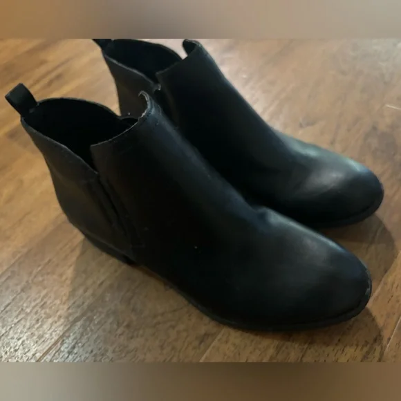 Sun & Stone Black Boots in Size 9 EUC - Picture 2 of 2